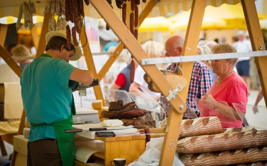 Ostern-am-Wochenmarkt Ostern-am-Wochenmarkt
