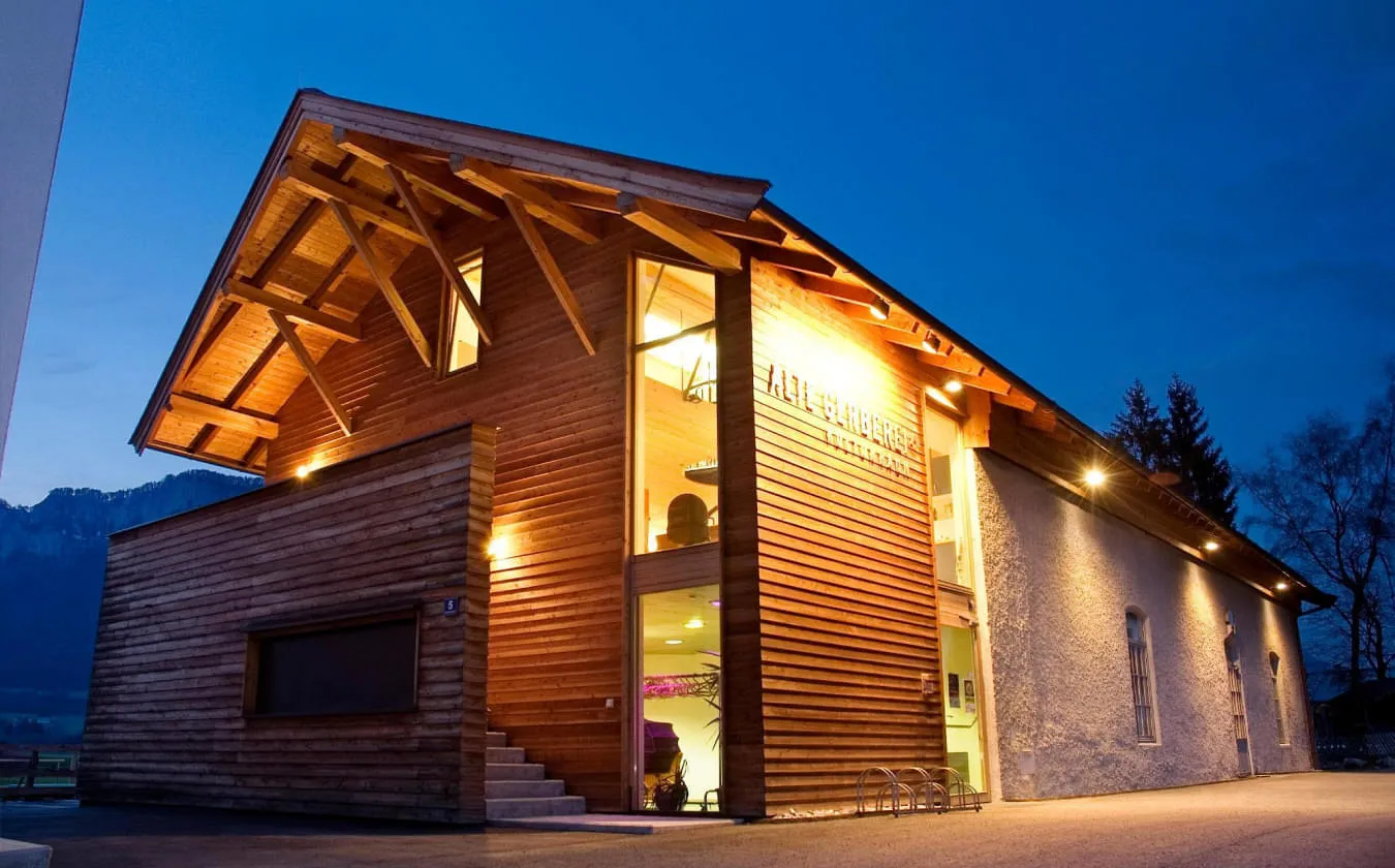 Kino-Monoplexx-Ganzer-halber-Bruder Kino-Monoplexx-Ganzer-halber-Bruder