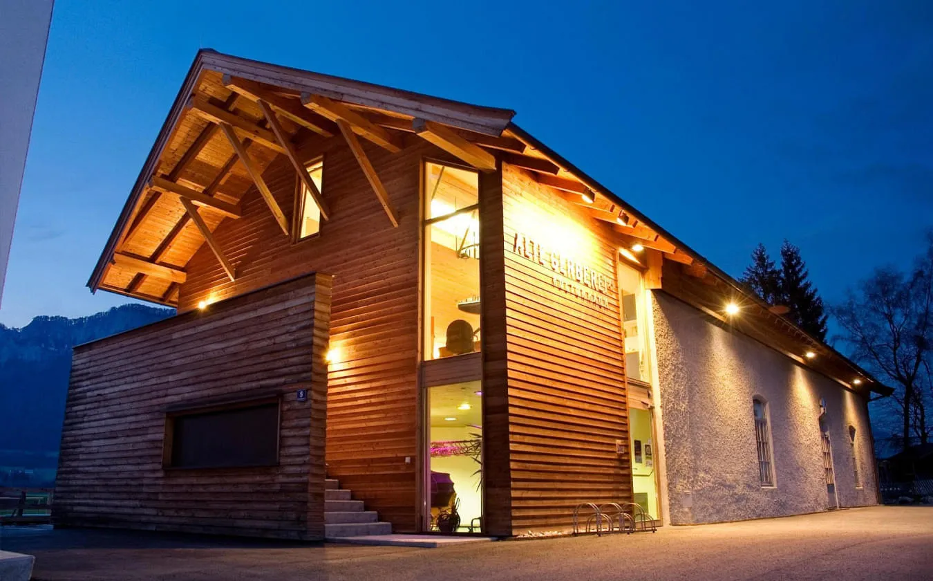 Live-Musik-und-Ballett-im-Kerzenschein-hunderter-Lichter