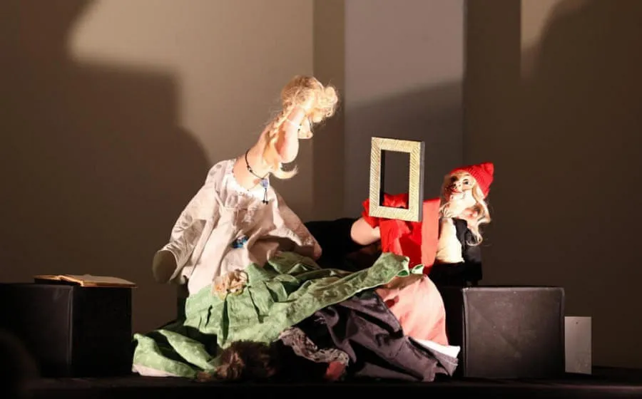 Fusstheater-Das-Rumpelstilzchen-mit-Hand-und-Fuss