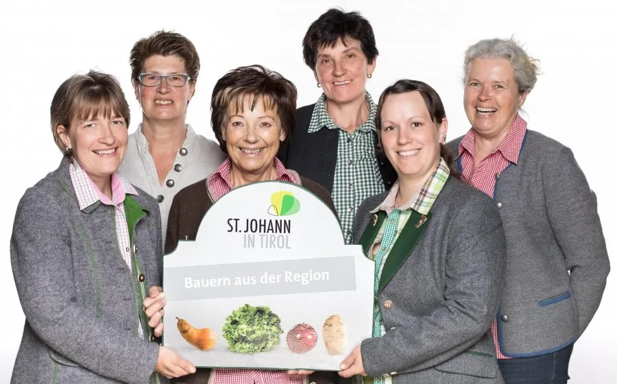 Baeuerinnen-aus-der-Region Baeuerinnen-aus-der-Region